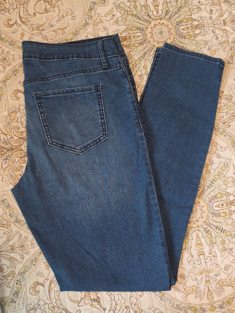 Old Navy Women’s Straight Leg Jeans — Deep Blue Wash